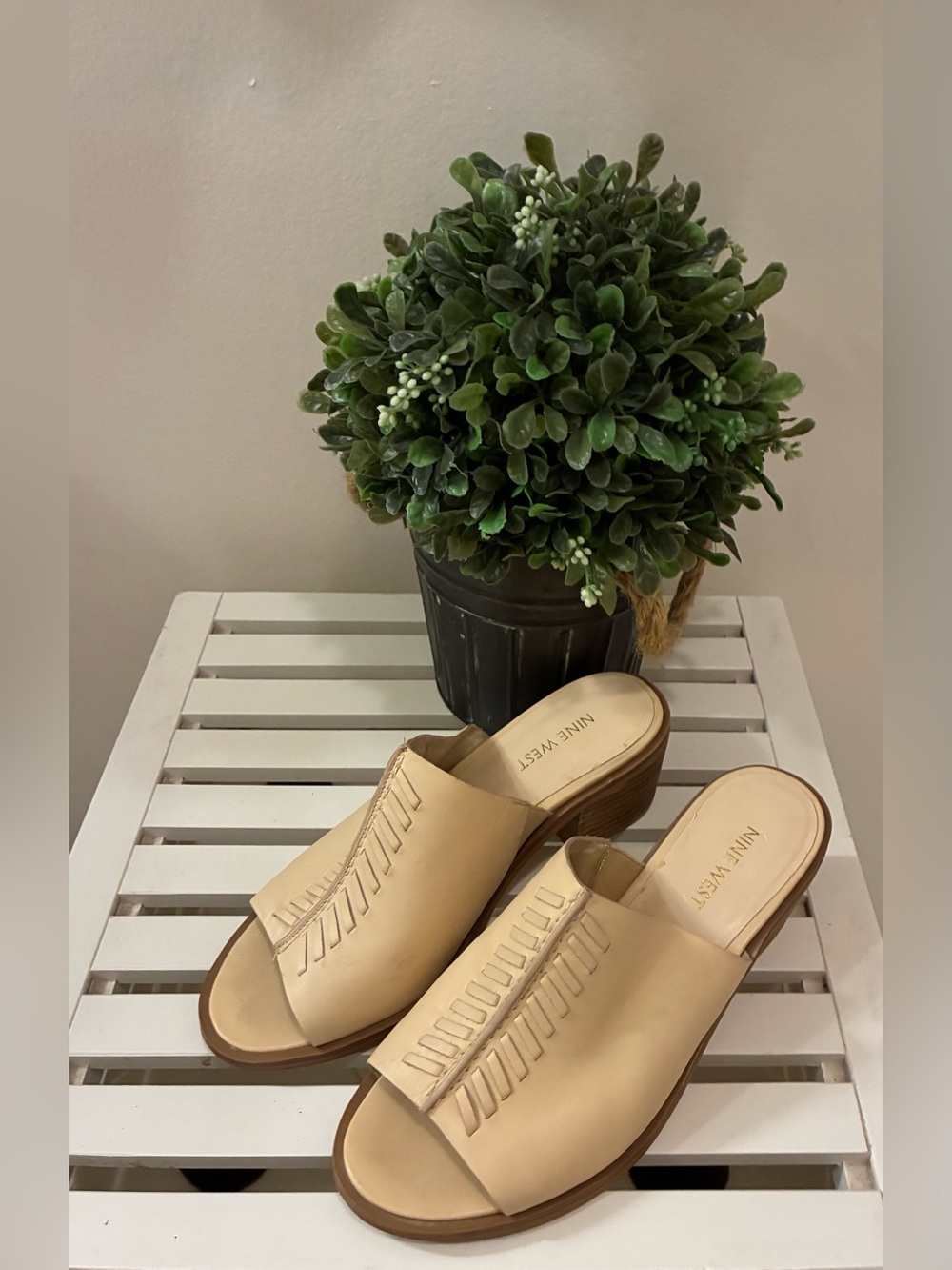Nine West Tan Leather Slide Sandals🌼